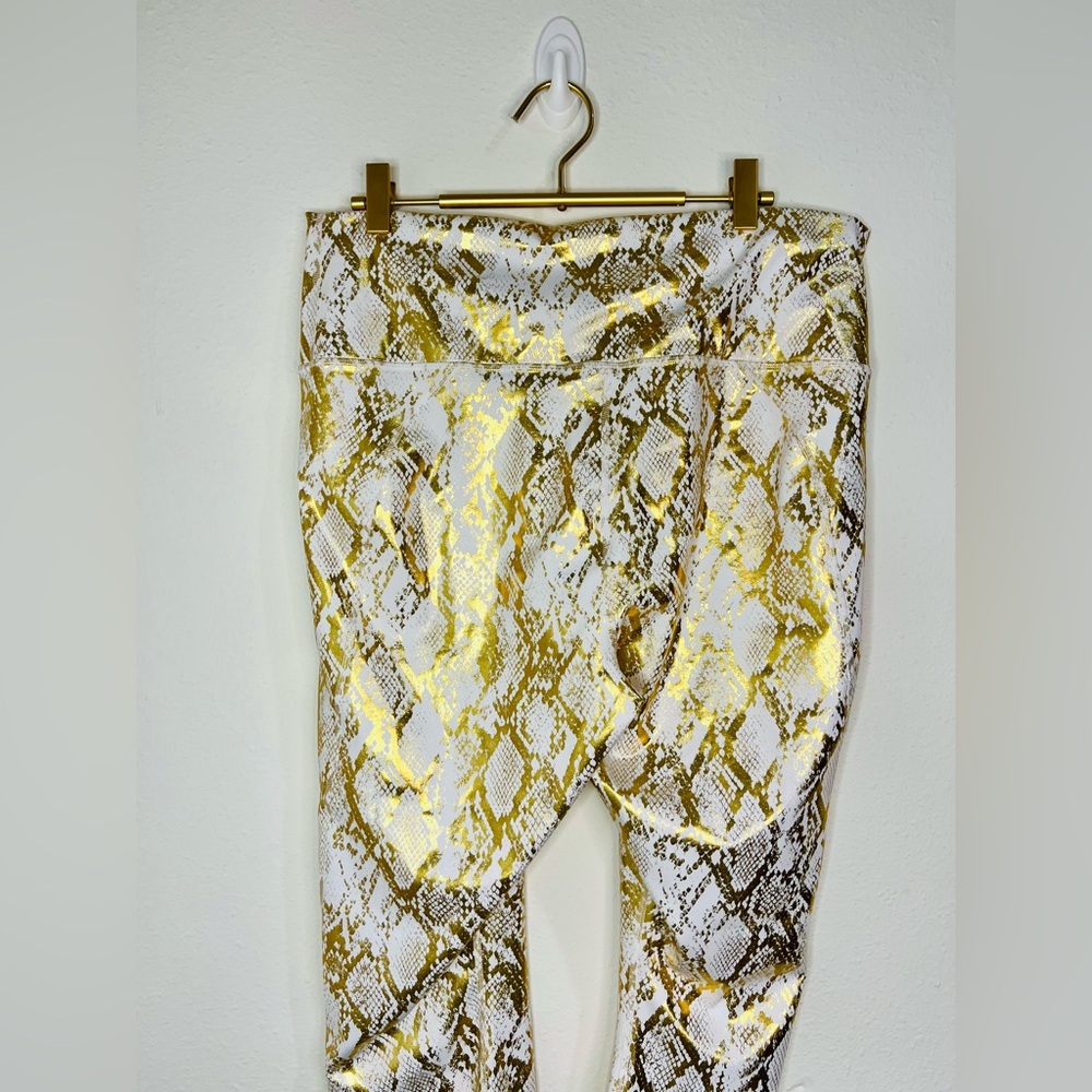 ๐ Fabletics High Waisted Foil Leggings Size 1X Copper Foil Snake - Picture 8 of 10